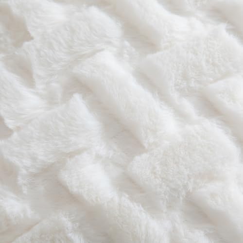 Yaertun Set of 2 Decorative Throw Pillow Covers Thick Plush Wool Throw Pillows Super Soft Luxury Faux Rabbit Fur Velvet Cushion Covers for Couch Sofa Bed Living Room 26x26 Inch Cream White - Image 3